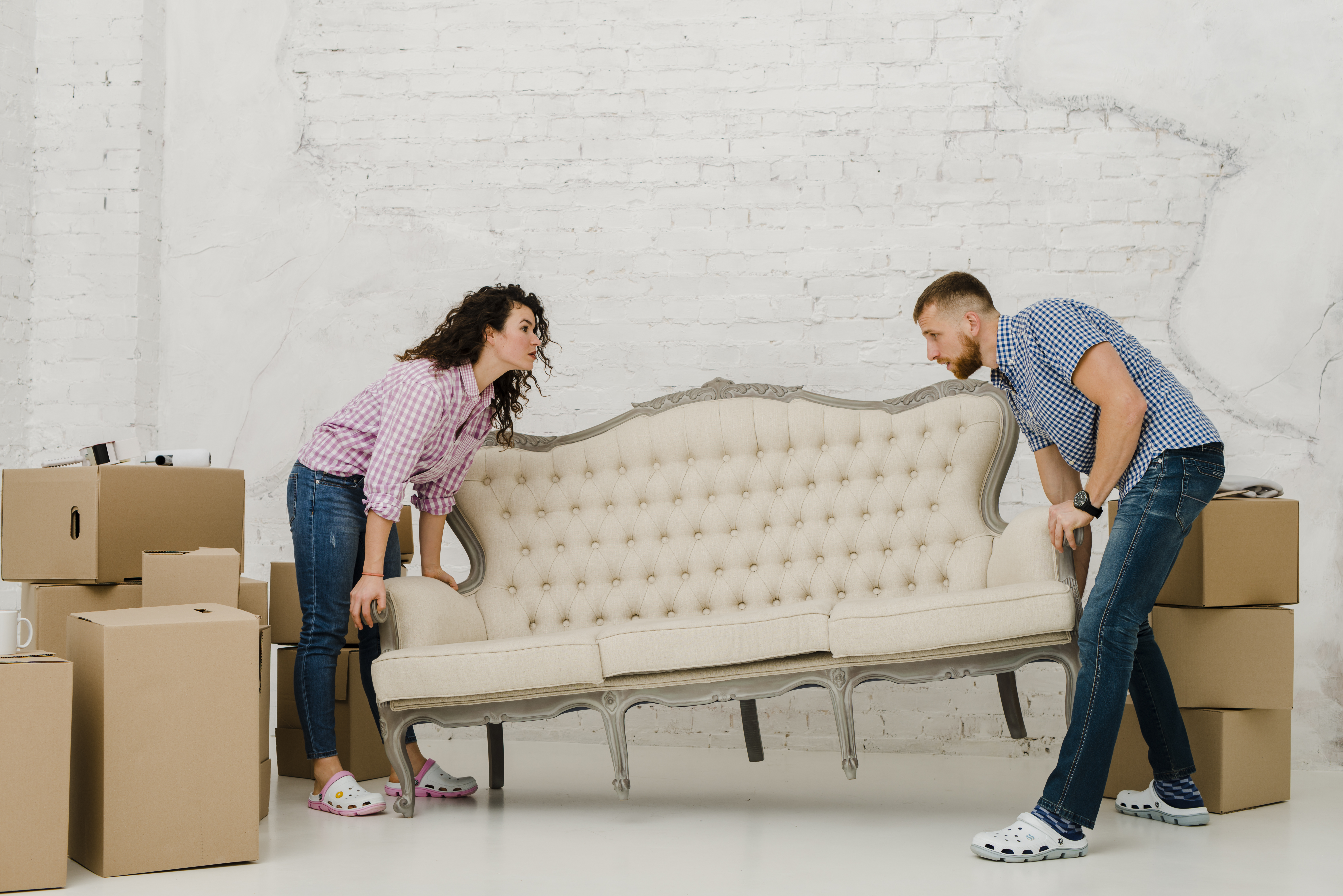 Professional furniture removal Dubai - sofa, table, bed disposal